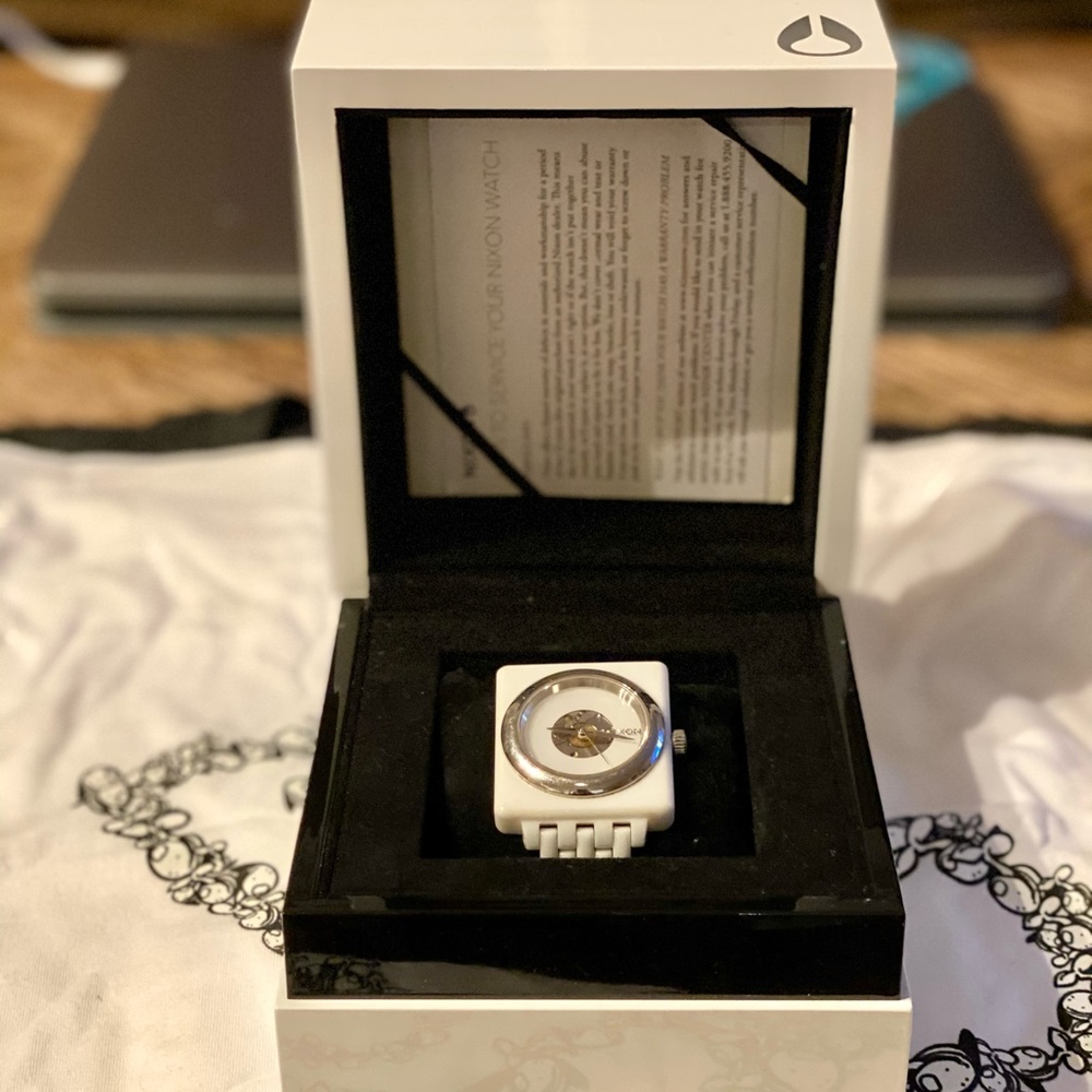 Nixon Debutant unisex watch - Ceramic White